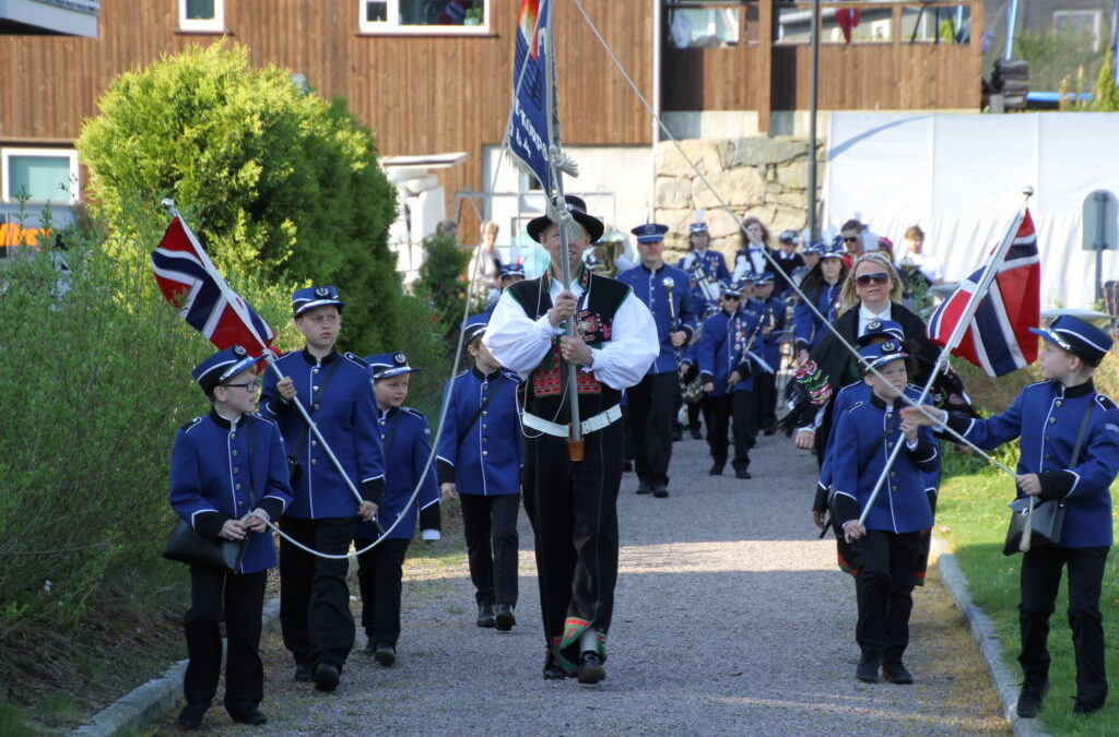 Det blir revelje 17. mai