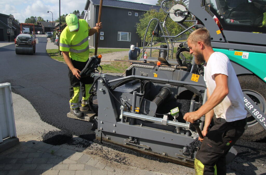 Da er asfalteringen startet opp